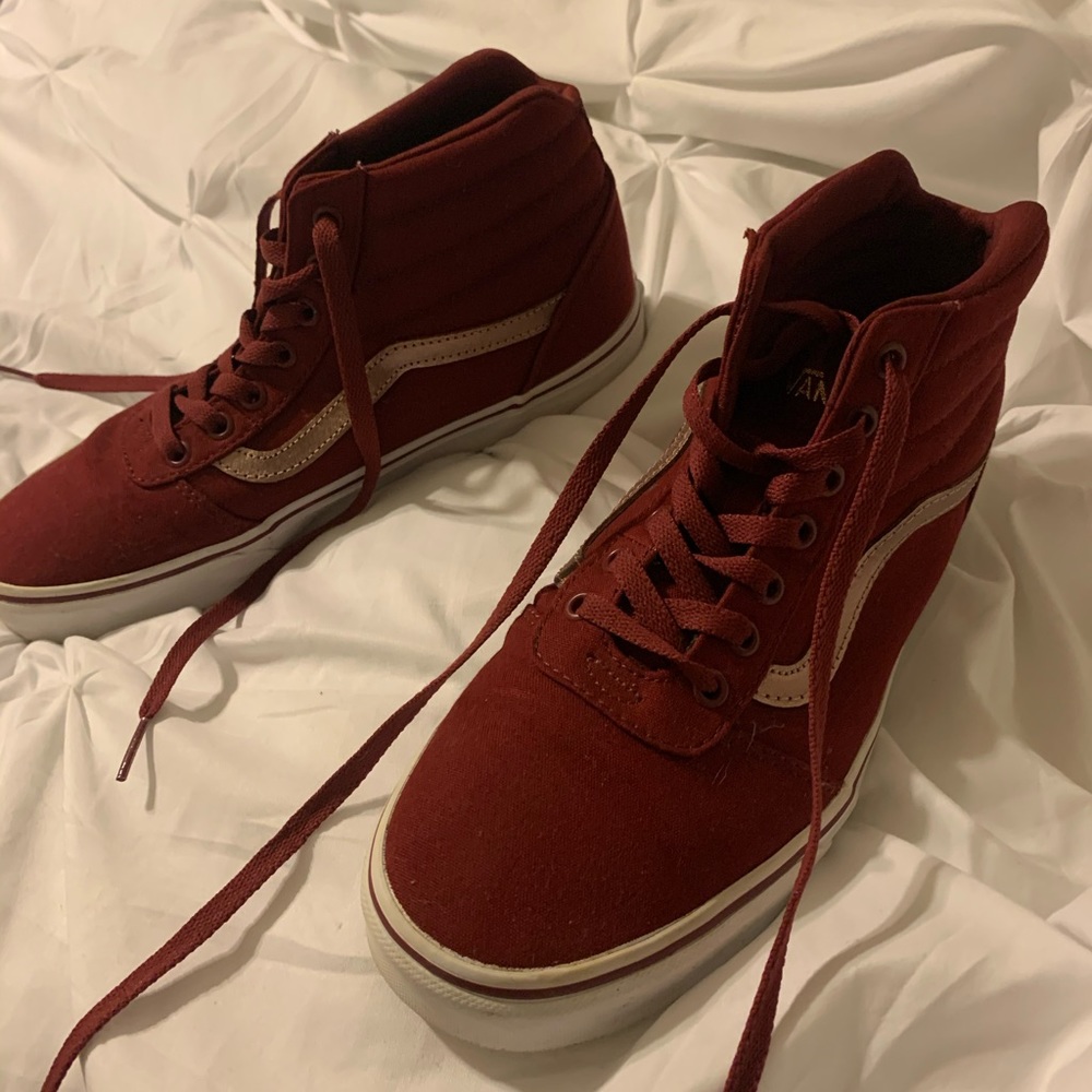 high top maroon vans size 9.5 never worn